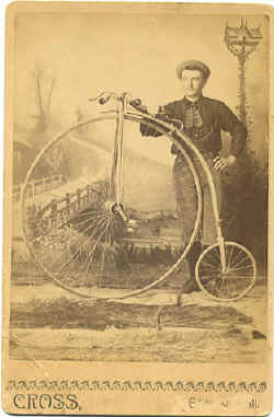 bikecross.jpg (56300 bytes)